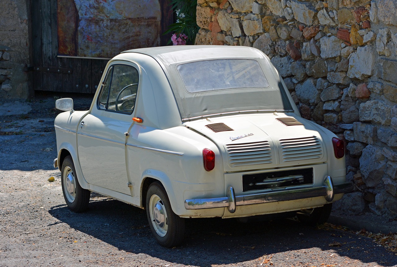 Image - automobile vintage vespa 400 former