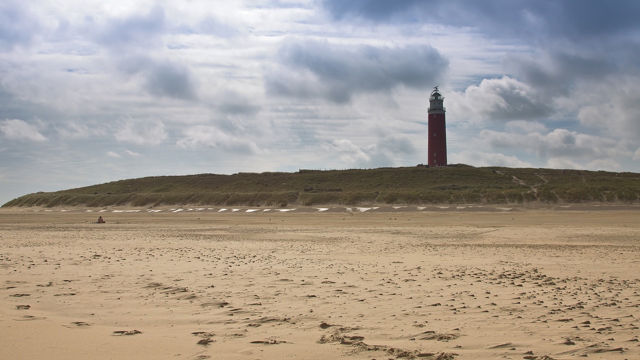 Image - lighthouse grass dunes wind