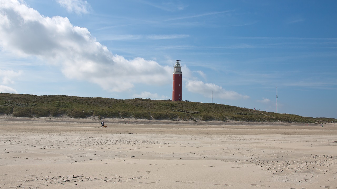 Image - lighthouse grass dunes wind
