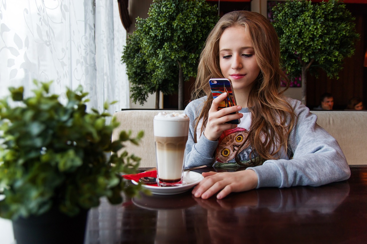 Image - girl teen café near the window