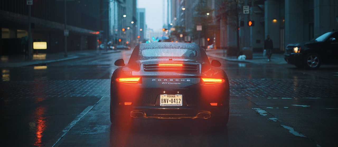 Image - buildings car city porsche rainy