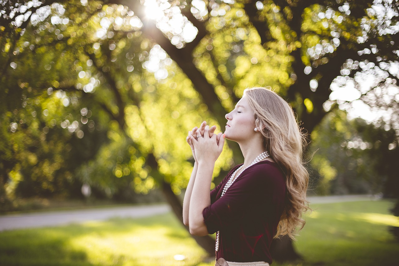 Image - beautiful blond blonde girl grass