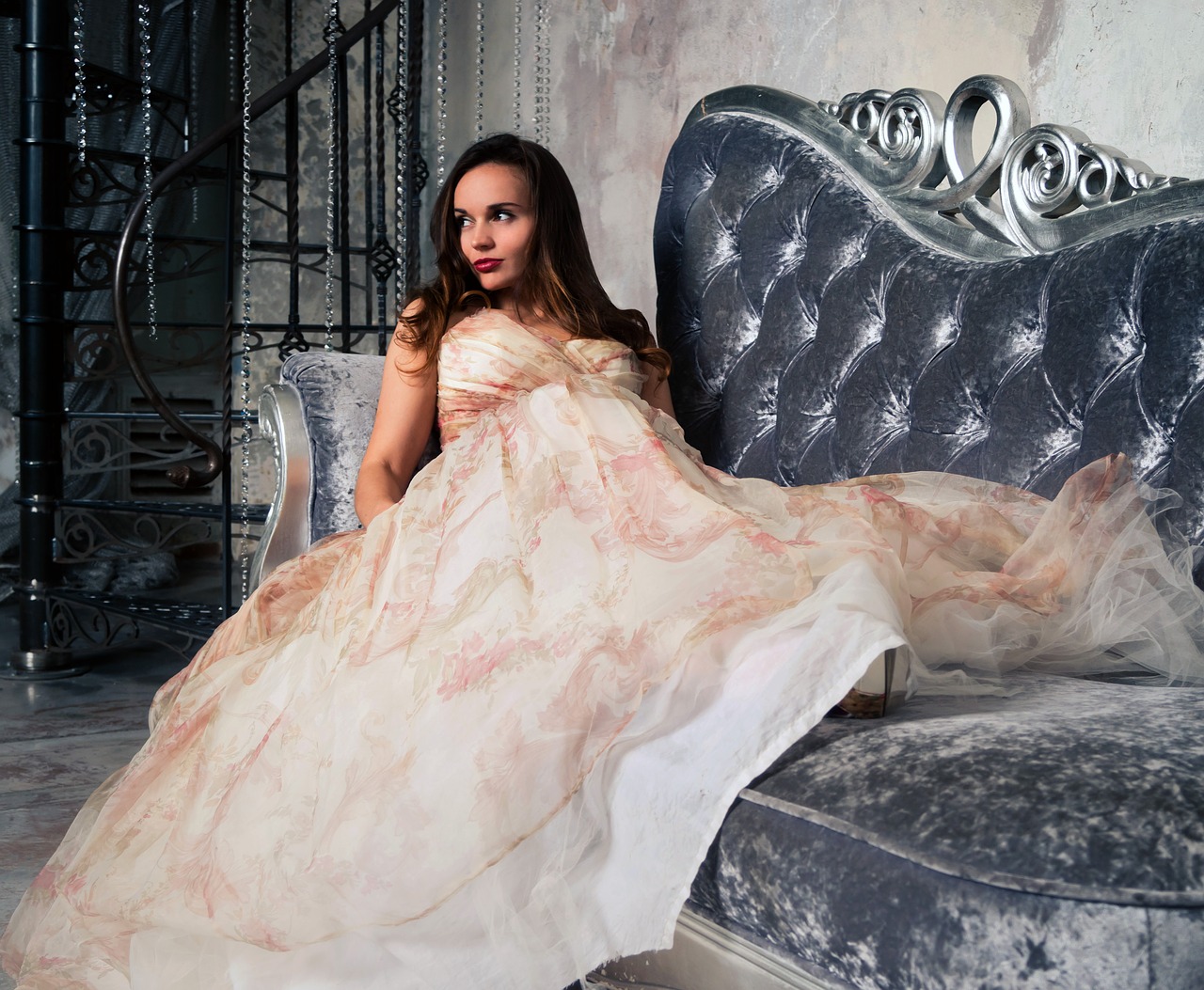 Image - glamour sofa girl model beautiful