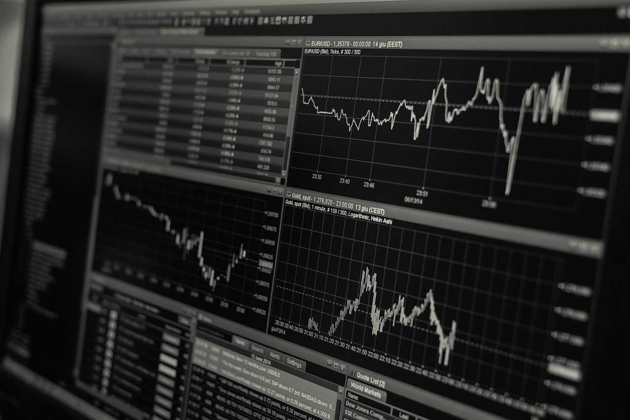 Image - stock trading monitor desk