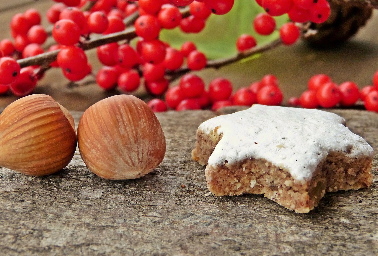 Image - zimtstern hazelnuts winter berry