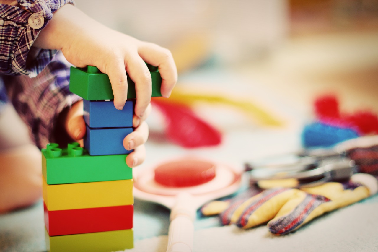 Image - child tower wooden blocks