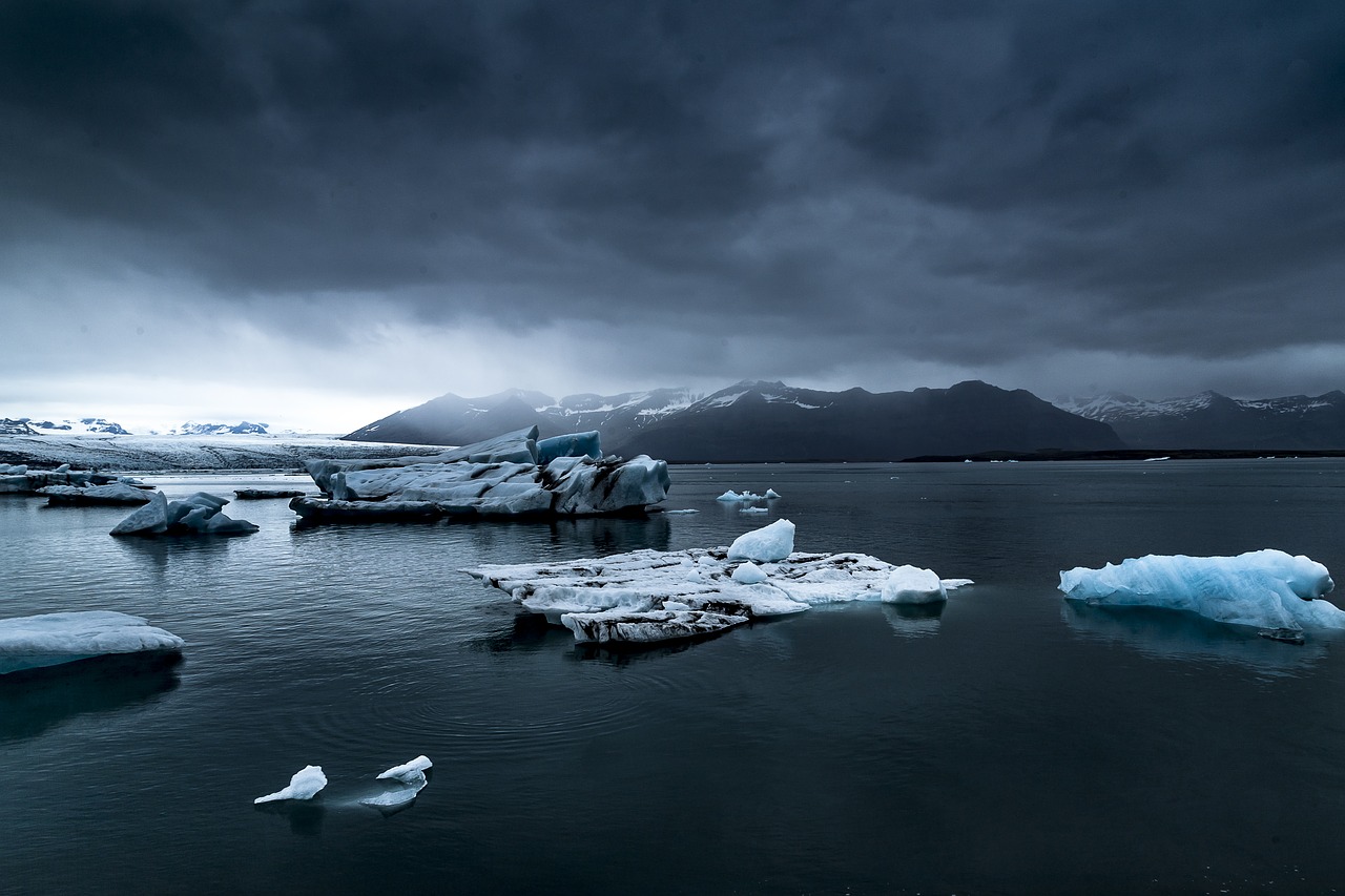 Image - cold foggy frozen glacier ice