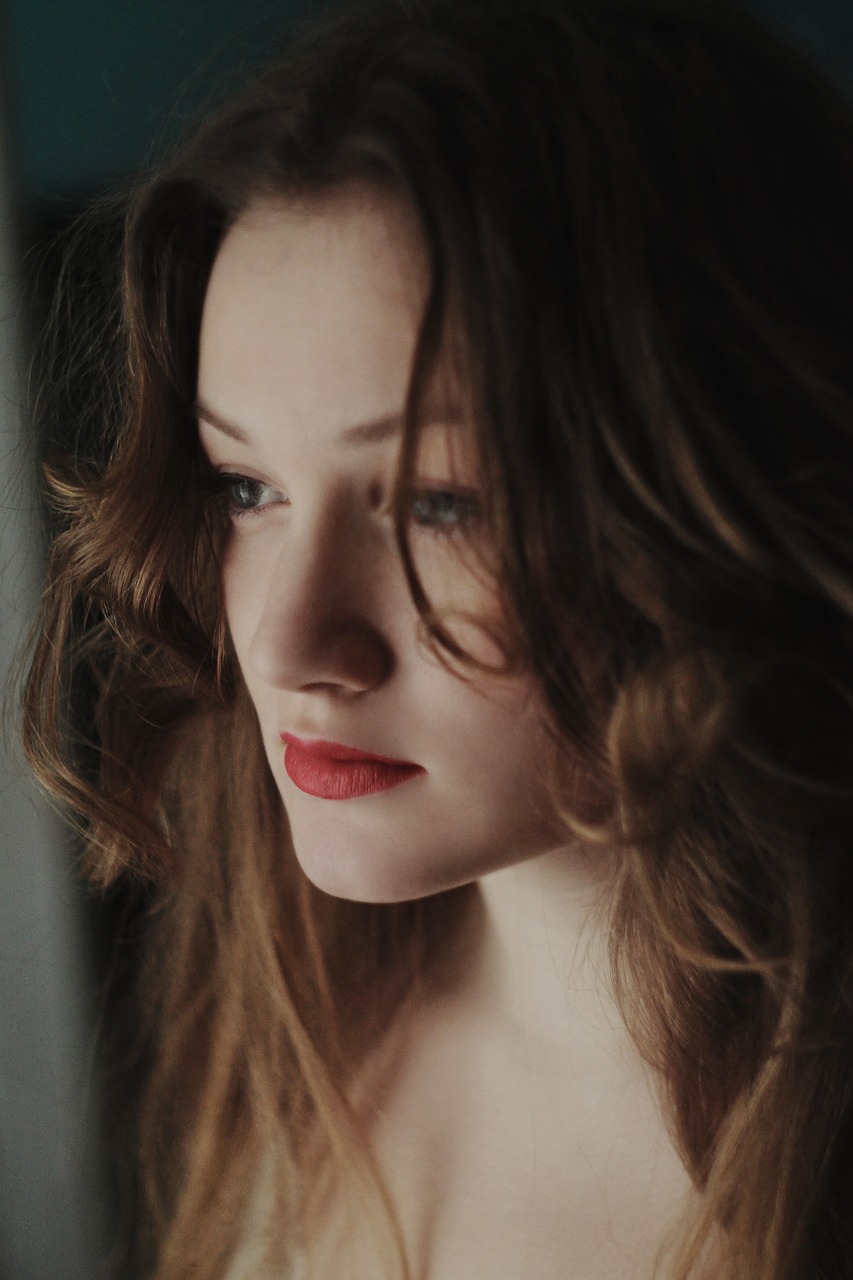 Image - beautiful blur brunette close up