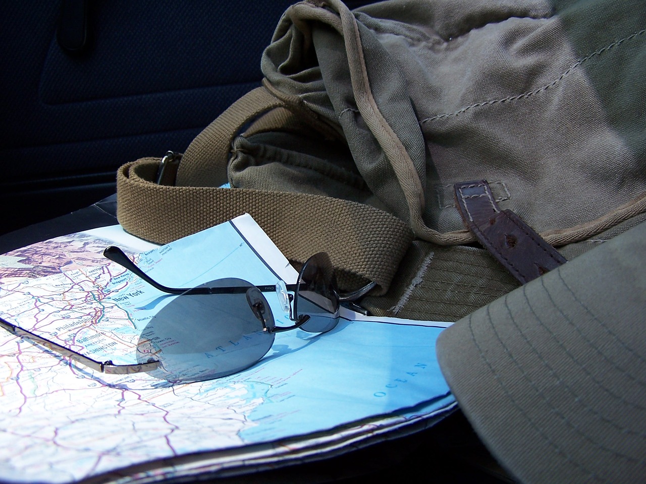 Image - road map sun glasses traveller