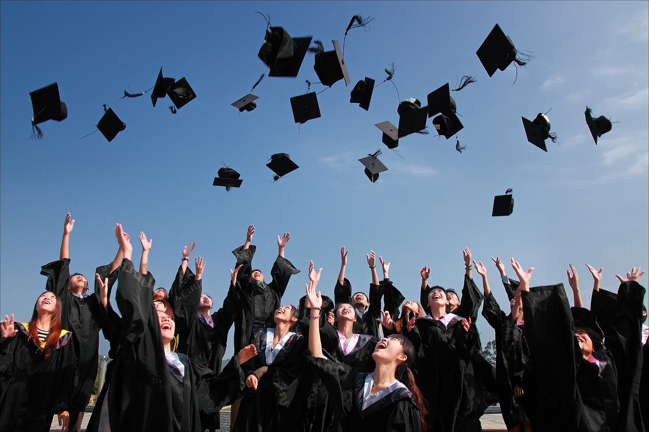 Image - university student graduation photo