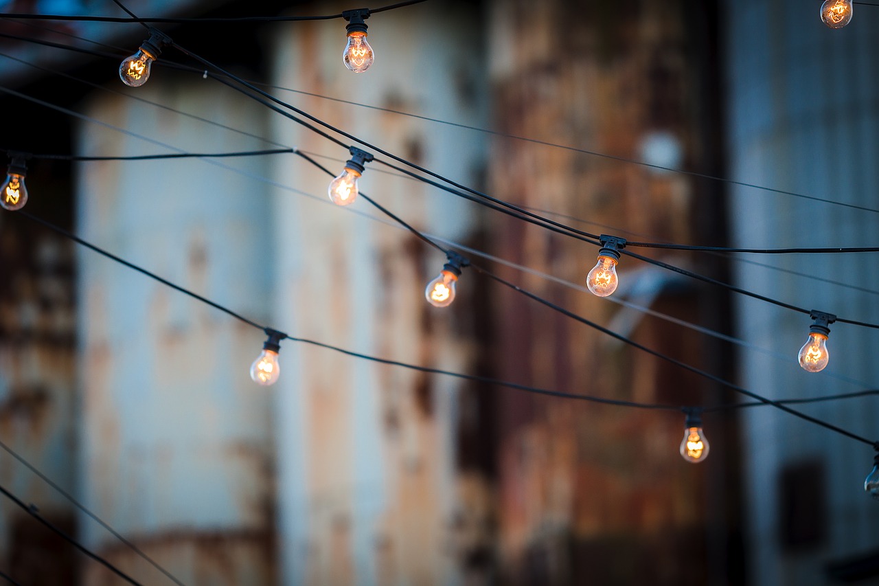 Image - light bulbs wire hanging many bulb