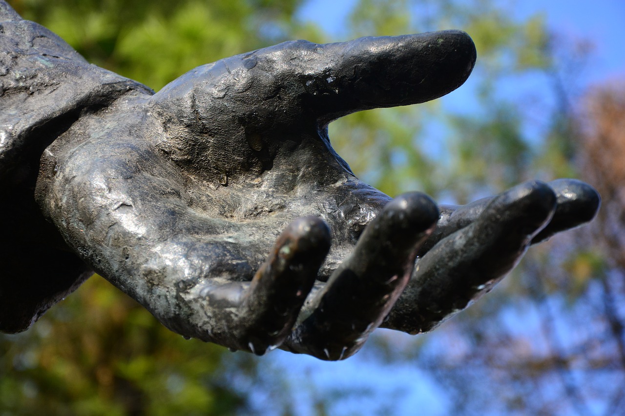 Image - hand water drop light bron statue