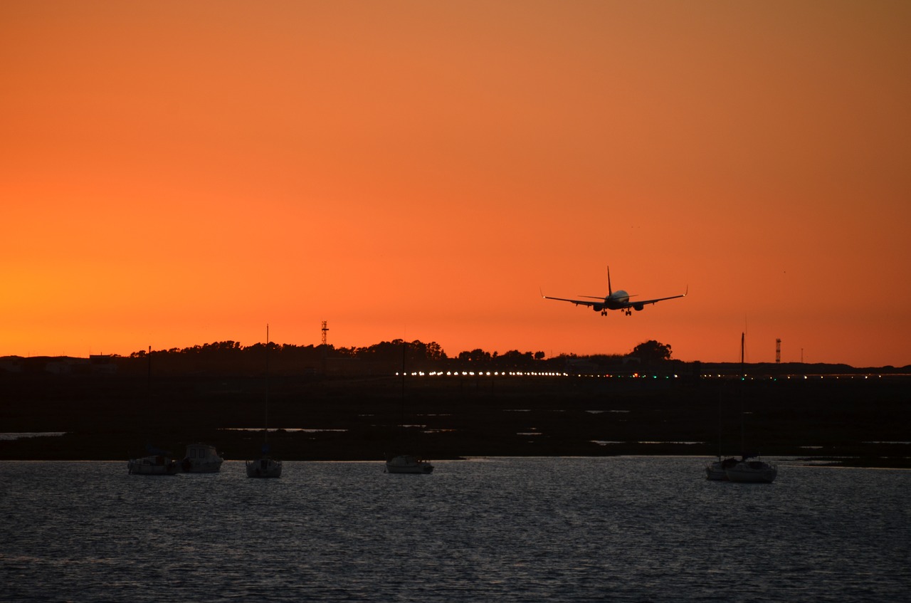 Image - landing evening fly airport