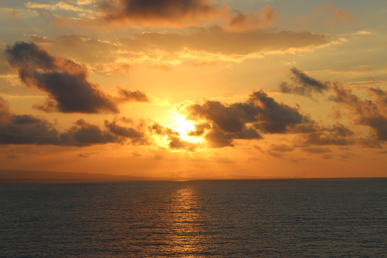 Image - sunset sea so solar energy