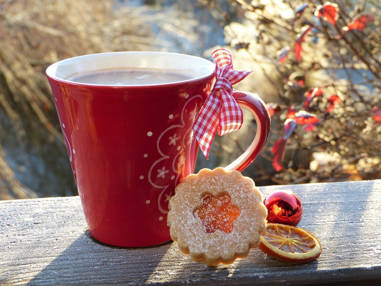 Image - cup red cookie hoarfrost wintry