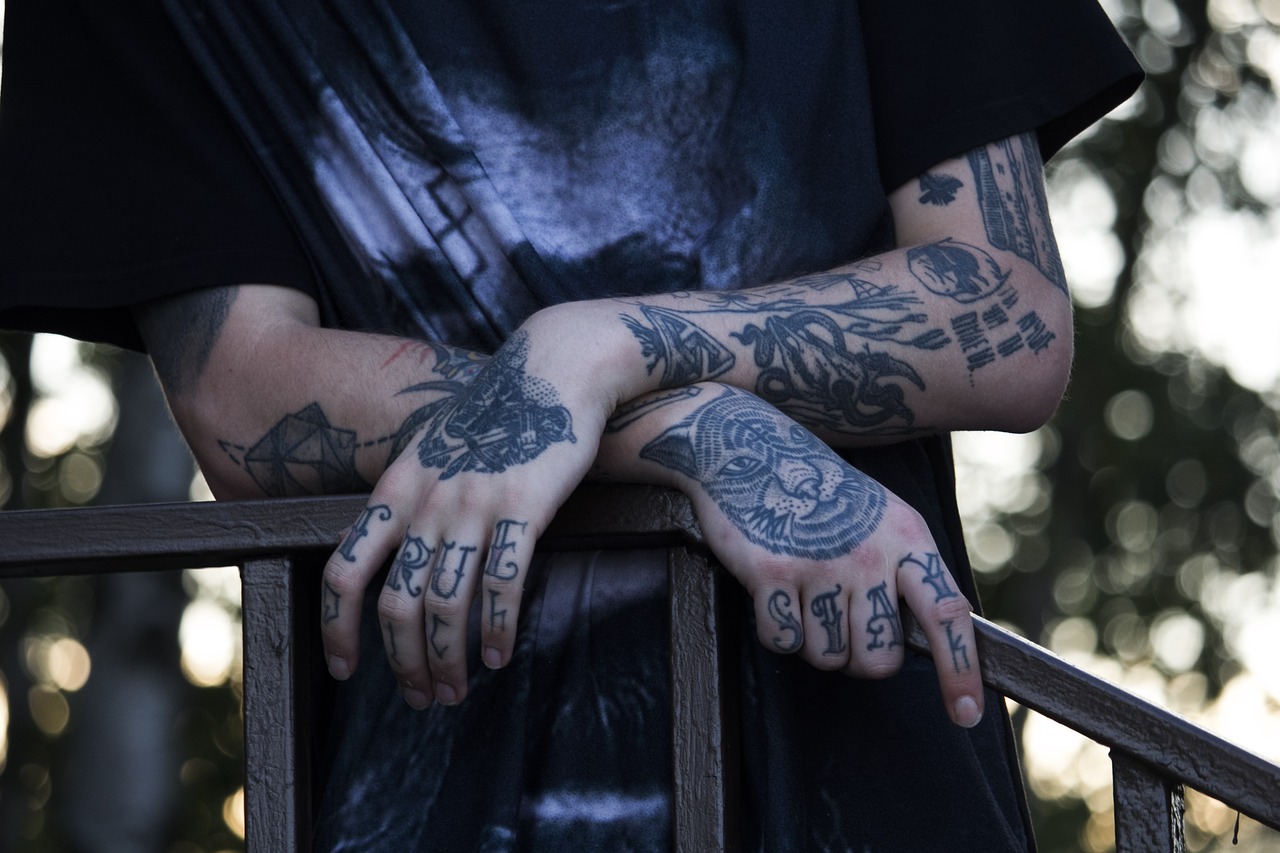 Image - tattoo hands young stylish people