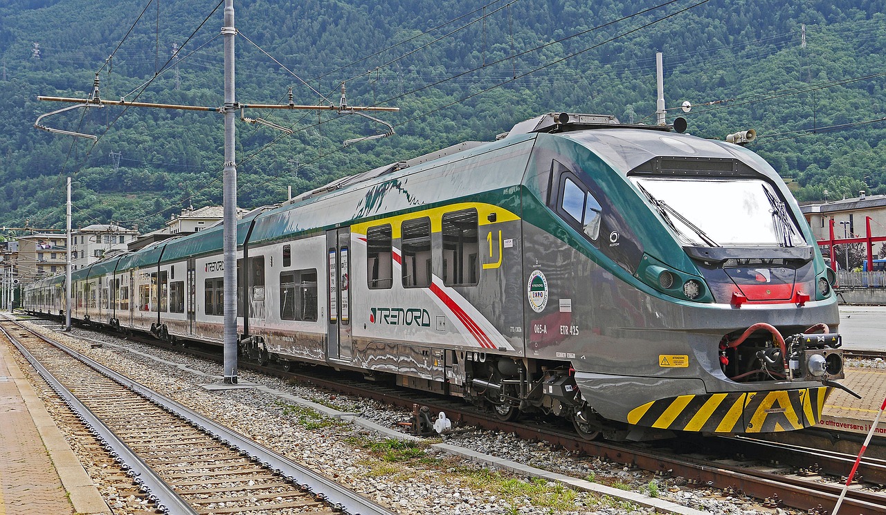 Image - italy rail  cars regional traffic