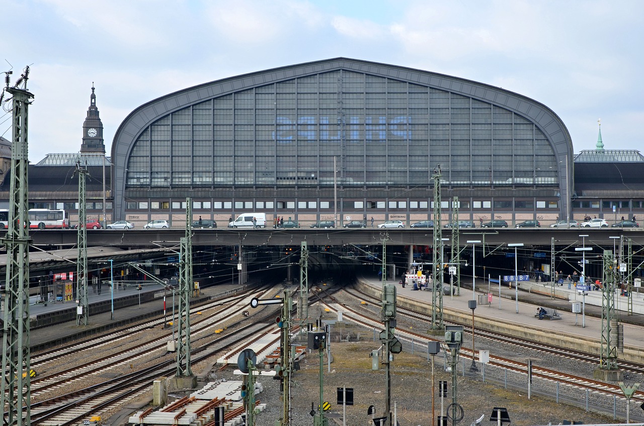 Image - hamburg railway station rail traffic