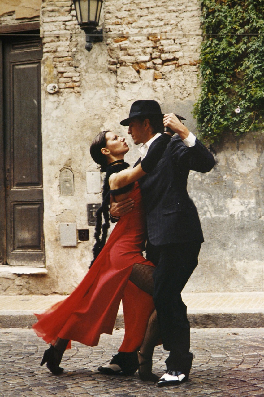 Image - tango dancing couple dreamy style