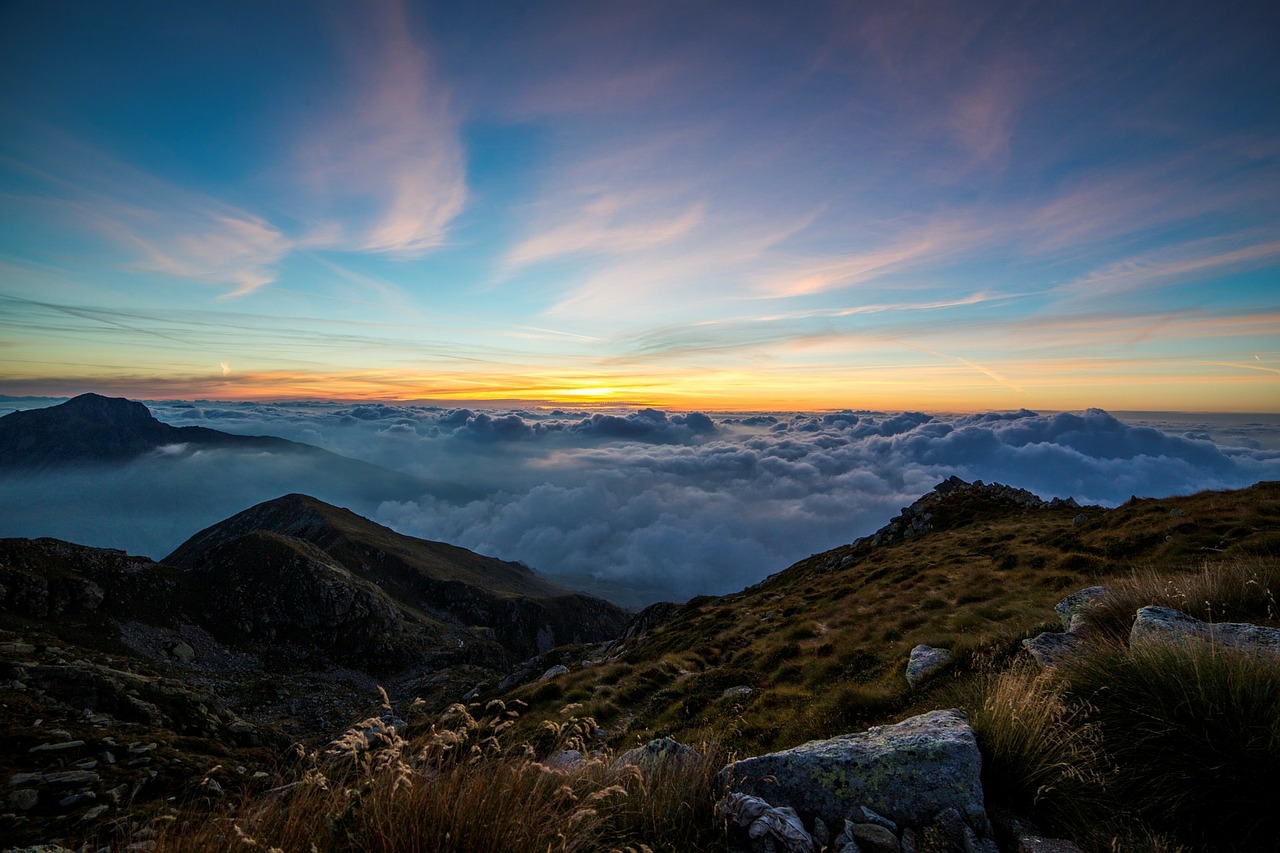 Image - dawn clouds panorma mombarone