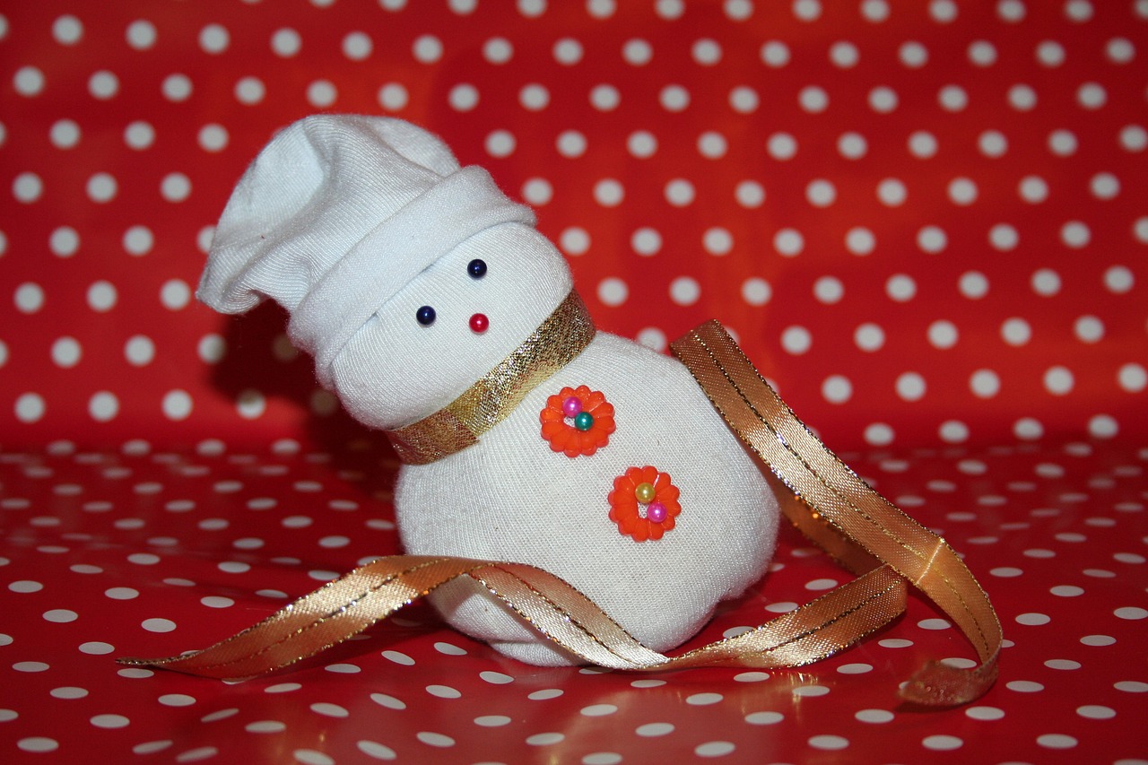 Image - snowman winter red gold white