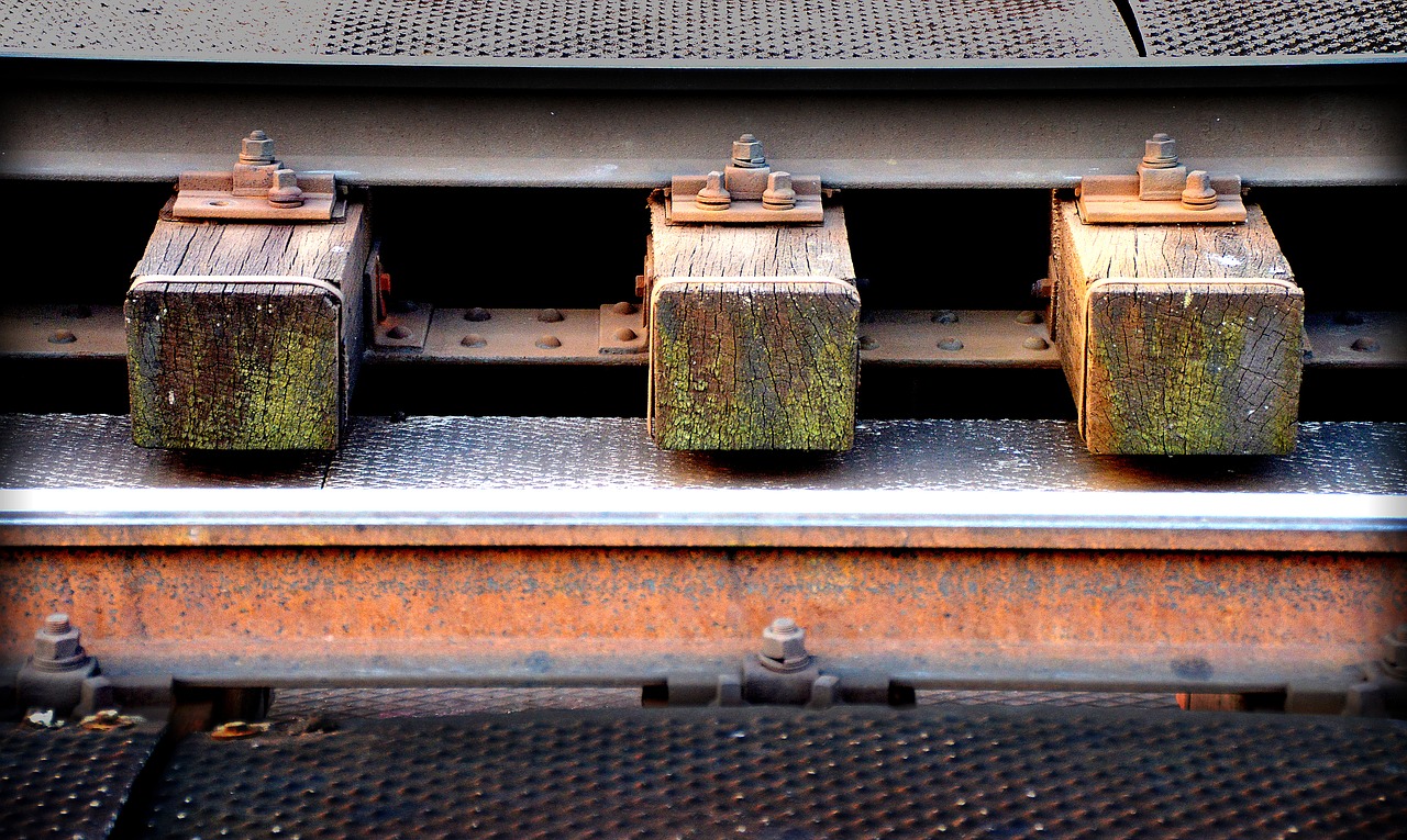 Image - railway tracks threshold