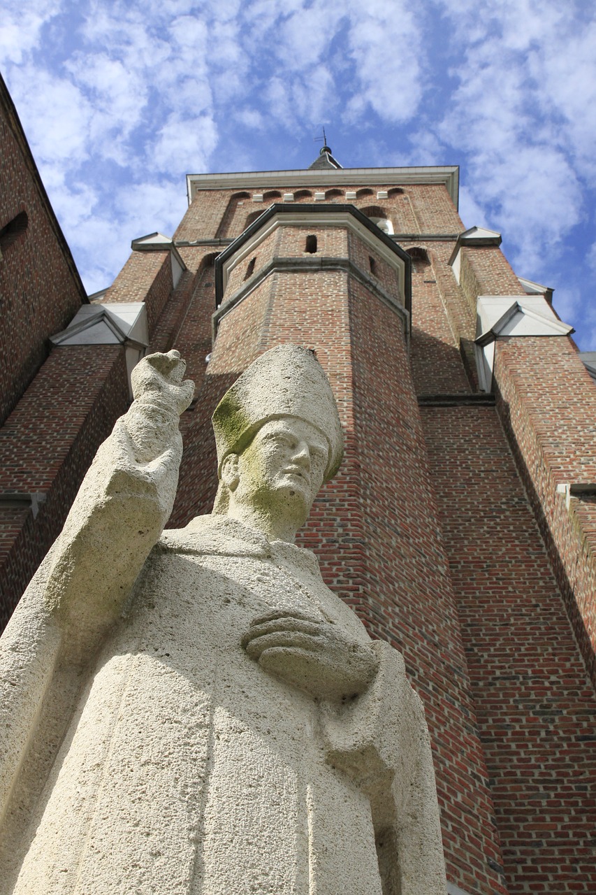 Image - church statue architecture bishop