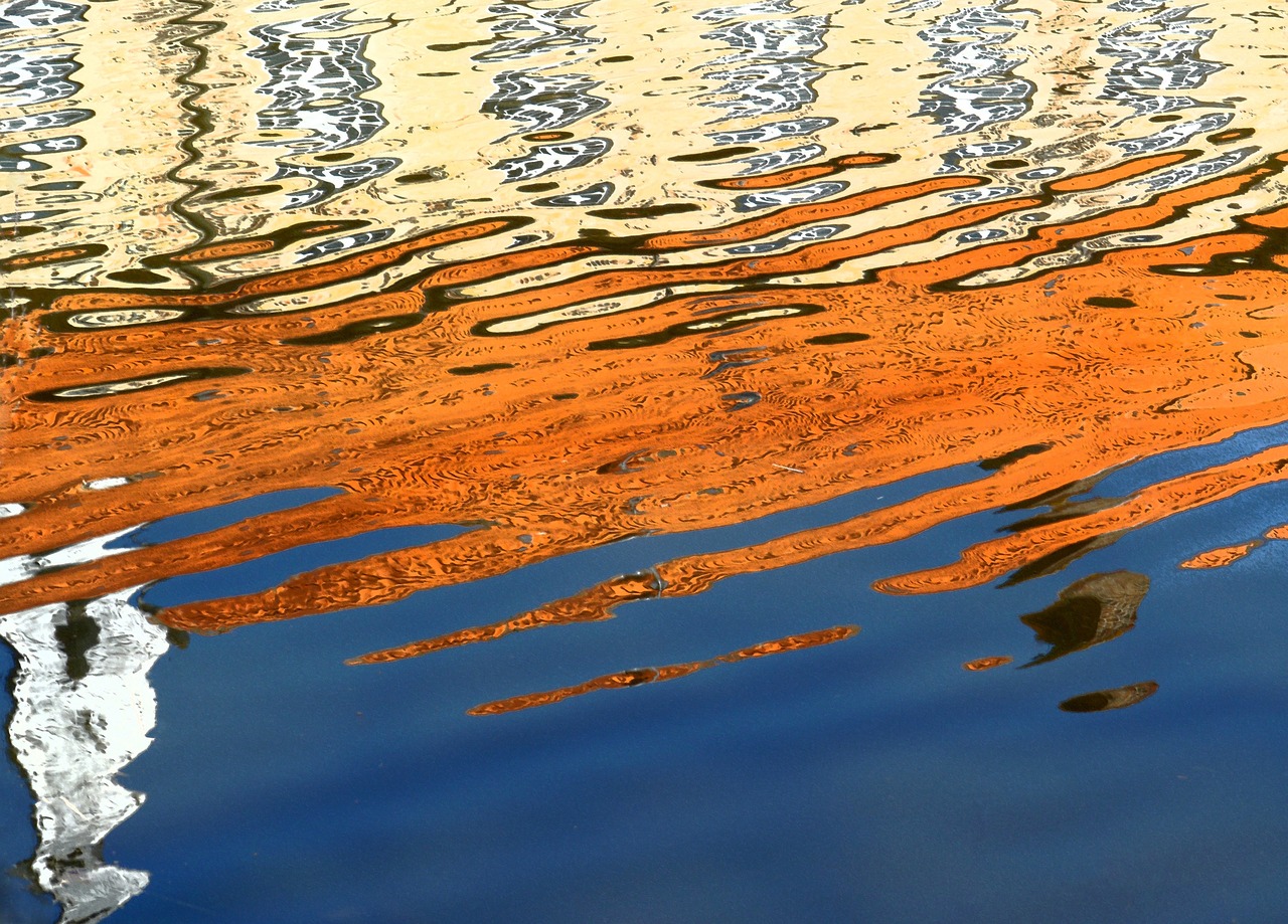 Image - water reflection wasserburg moat