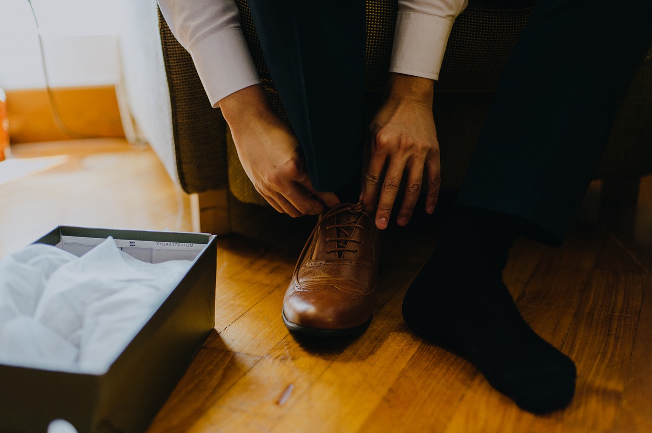 Image - shoes put on tying shoes fashion