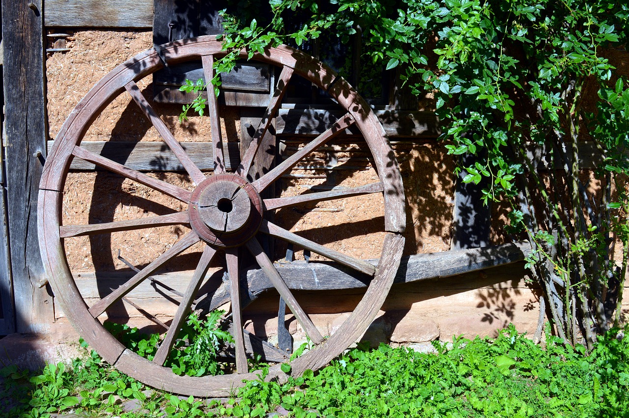 Image - wheel wooden wheel wagon wheel old