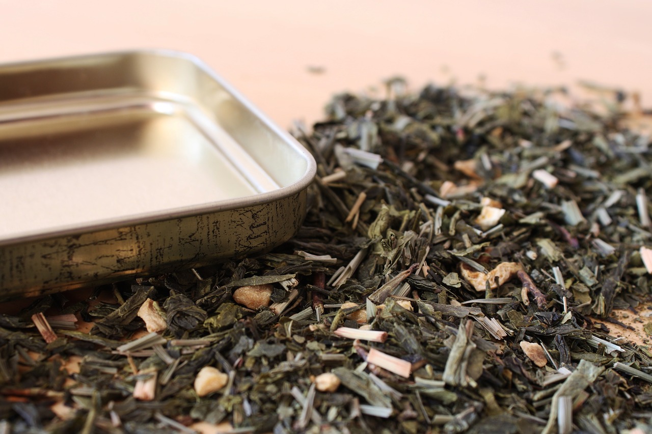 Image - tee open tea caddy lid herbs