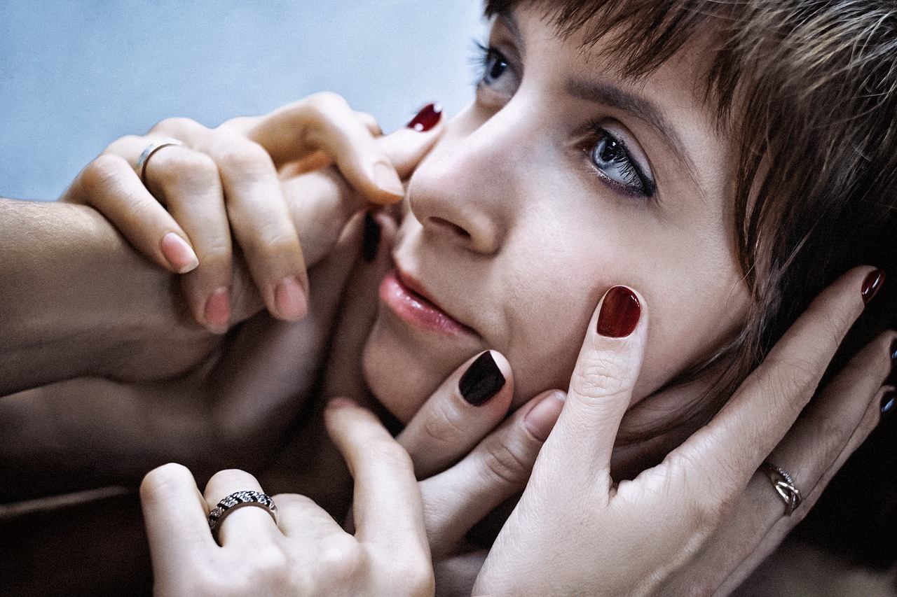 Image - girl model hands brush fingers