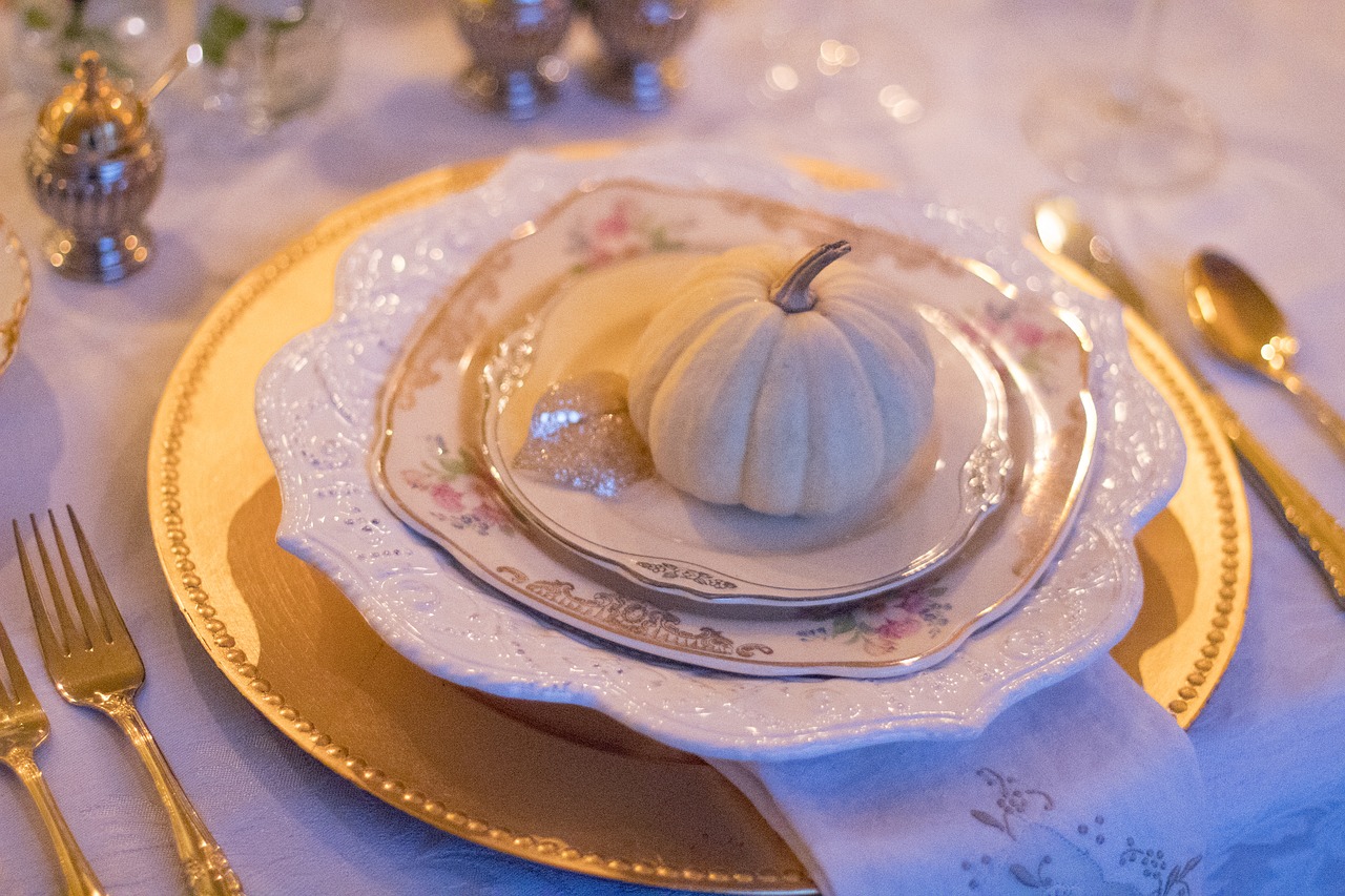 Image - holiday table table setting