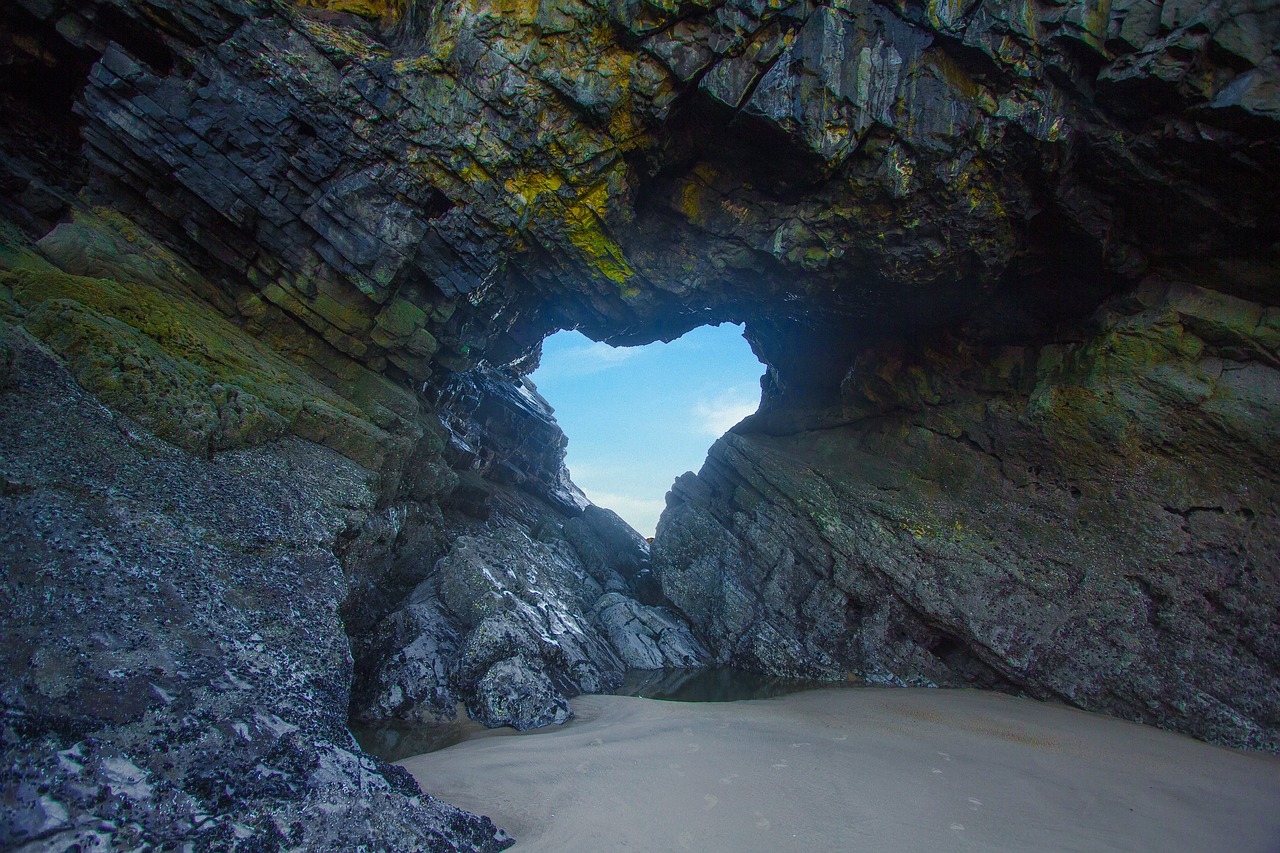 Image - reef the hole heart low tide ocean