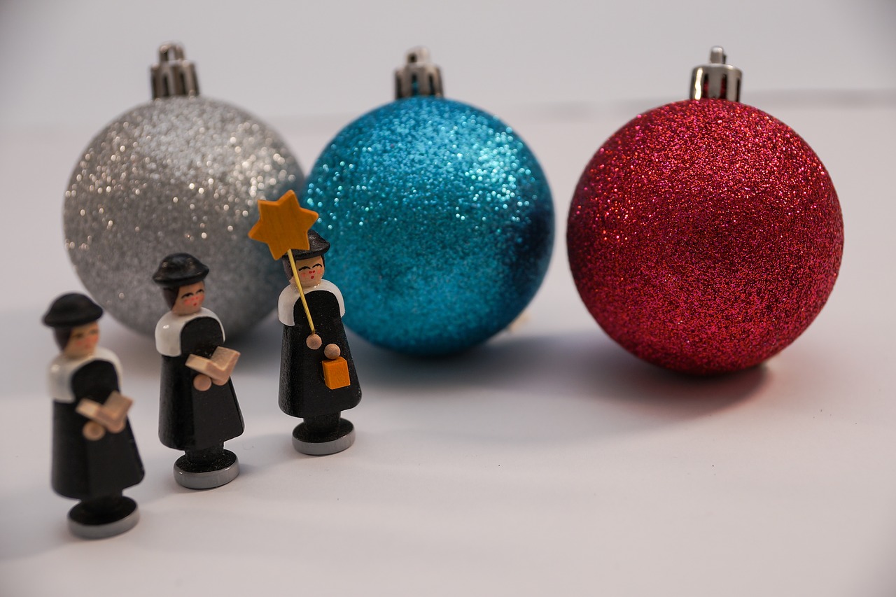 Image - christmas carolers singer singers