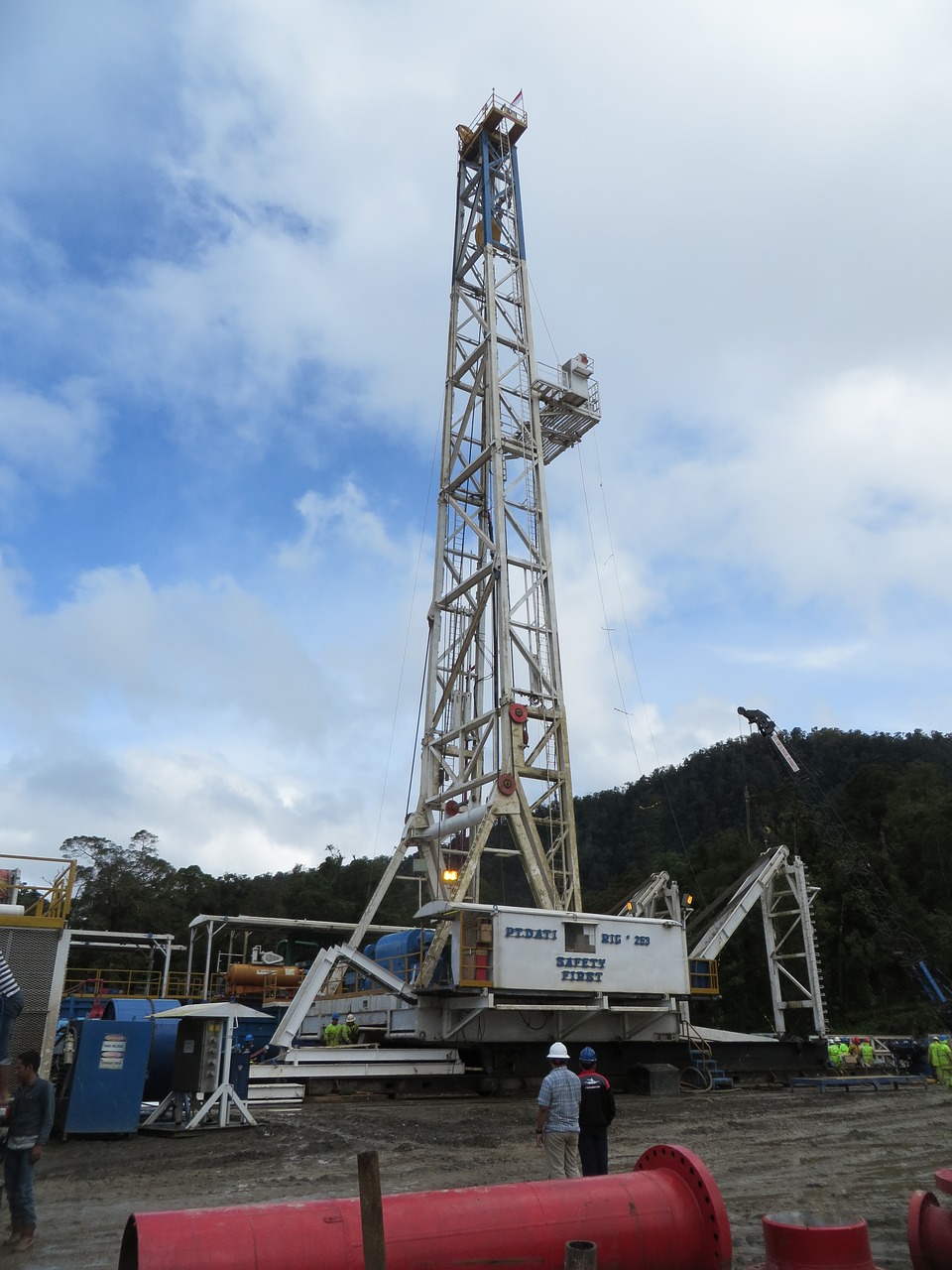 Image - onshore drilling rig geothermal