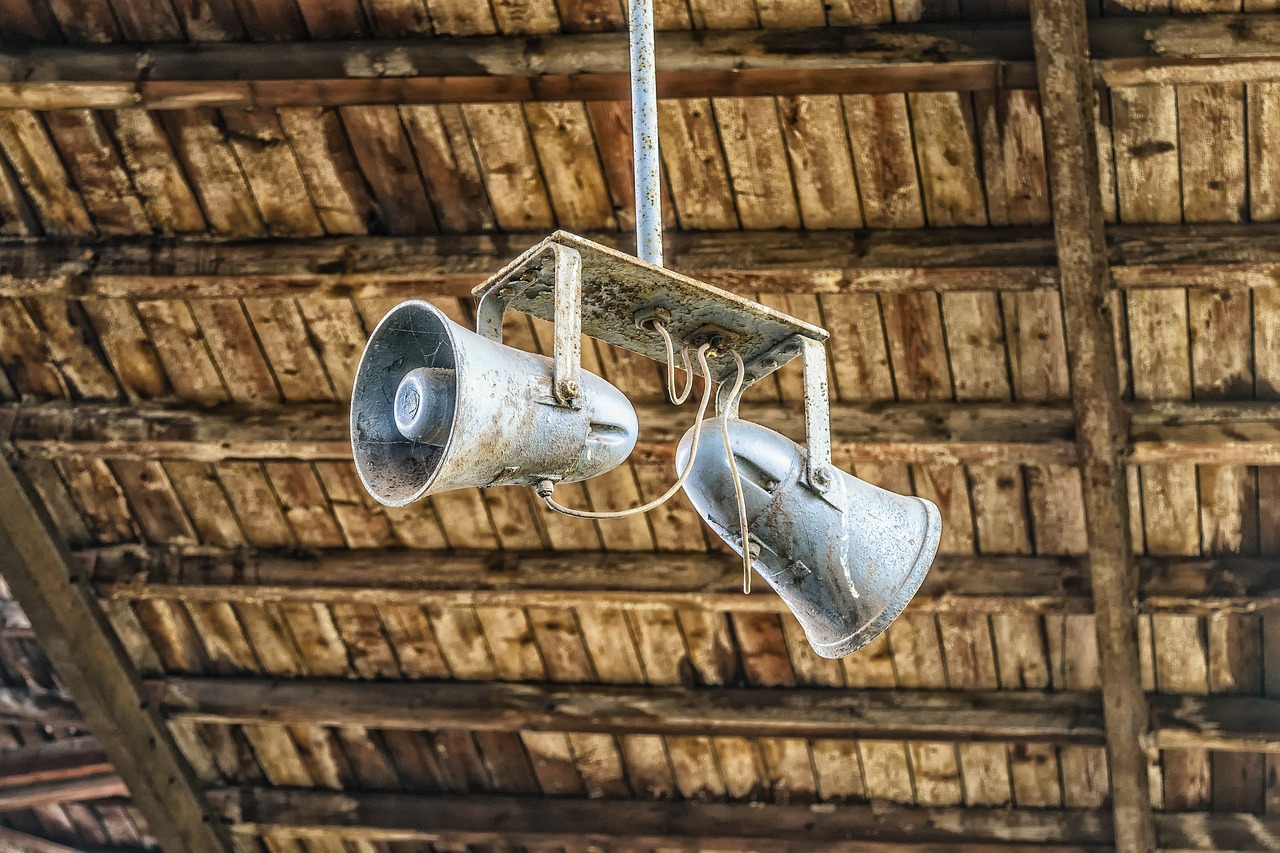Image - railway station speakers