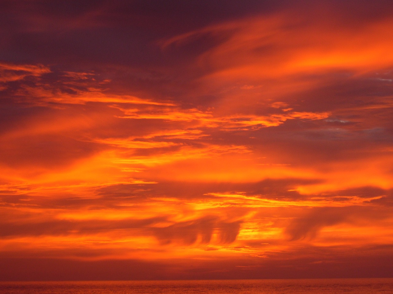 Image - suns set south china seas clouds