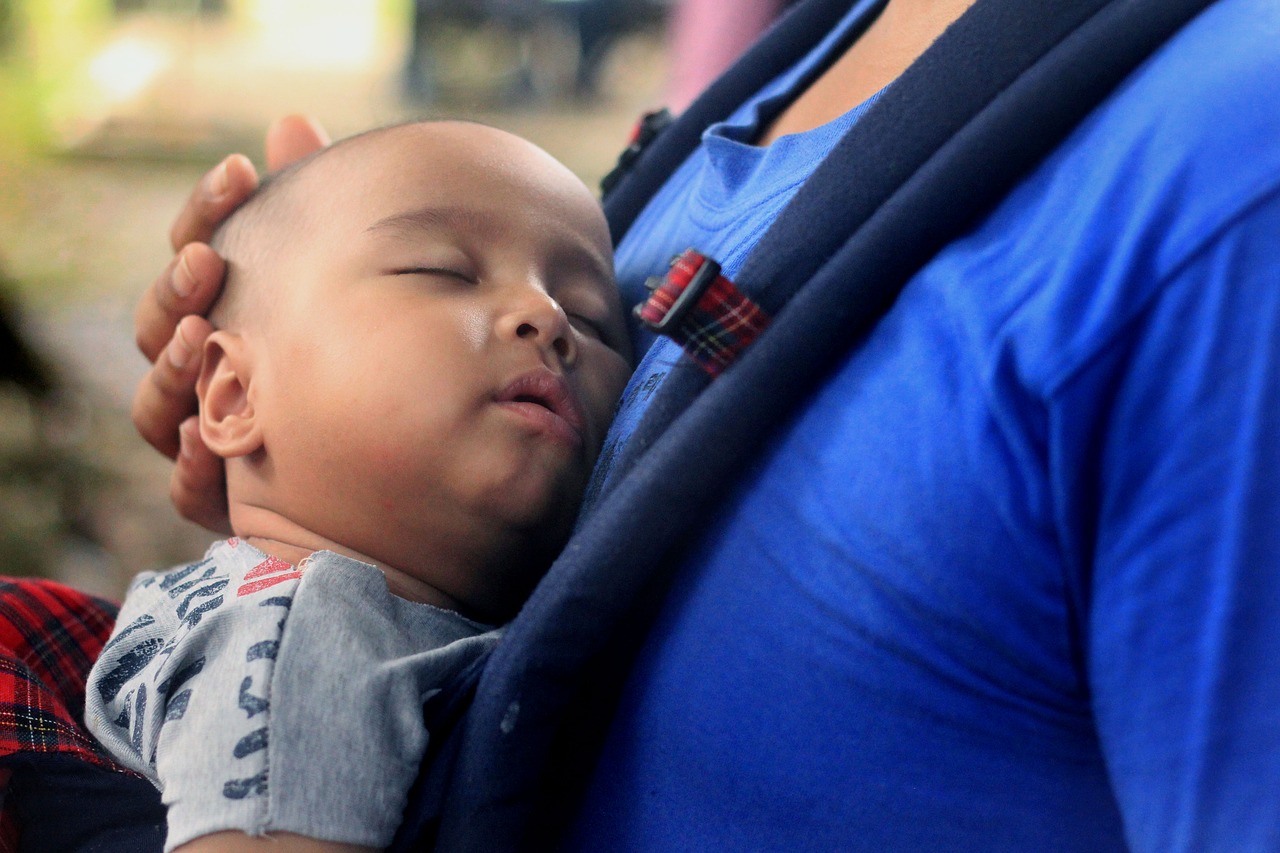 Image - baby sleep father cheek child