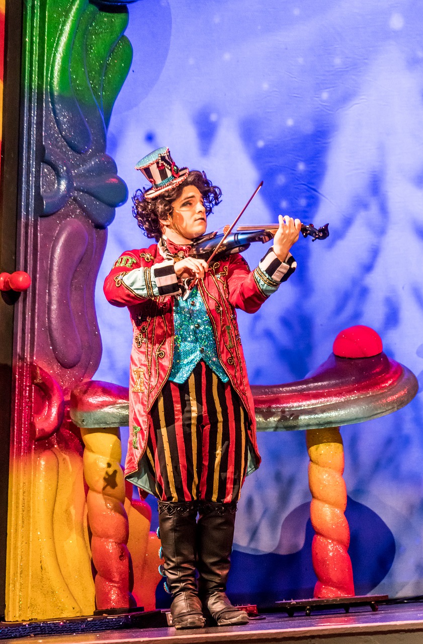 Image - violinist performer cirque du soleil