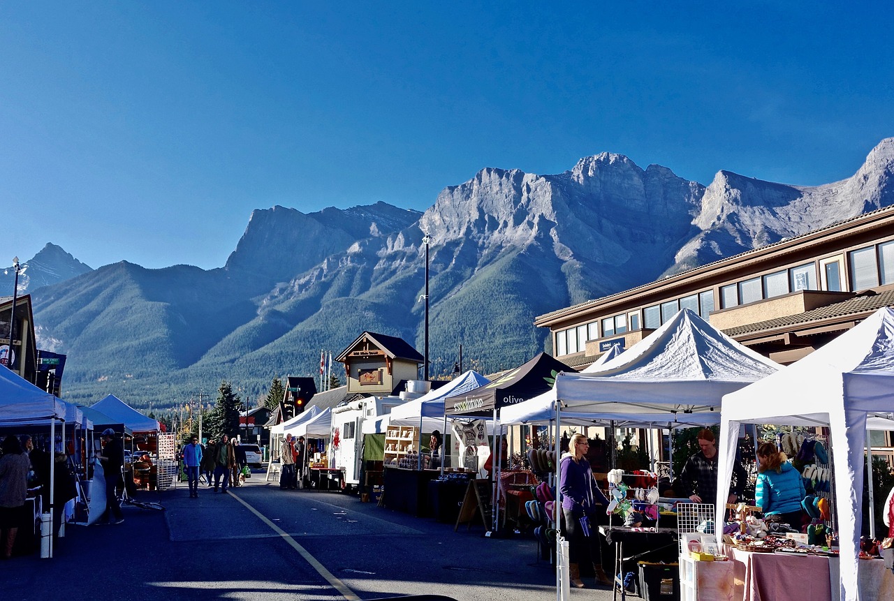 Image - market street mountains shopping
