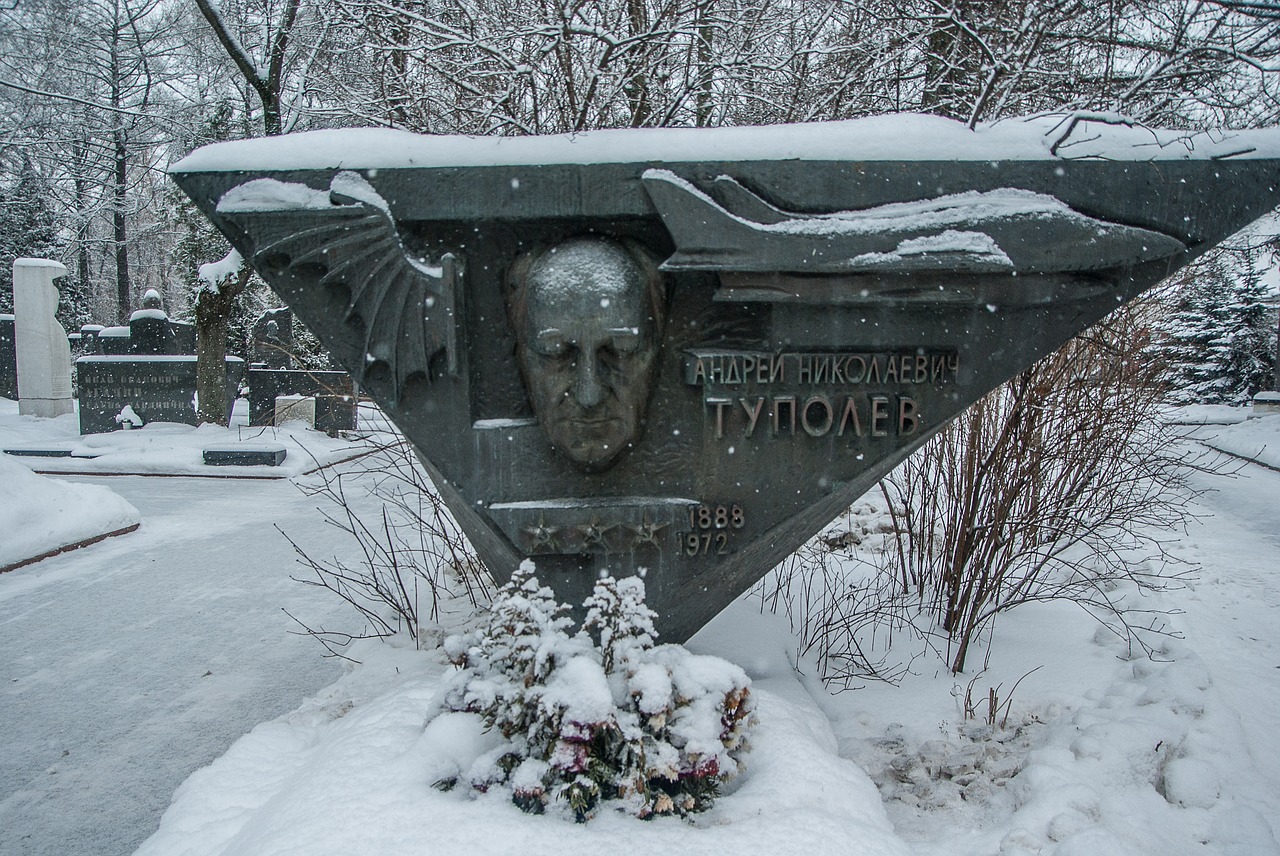 Image - moscow cemetery graves tupolev
