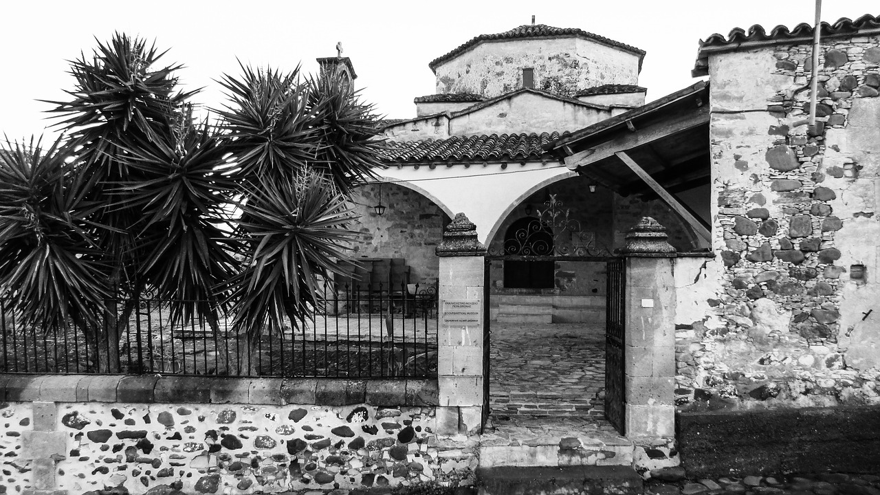 Image - gate entrance yard church orthodox