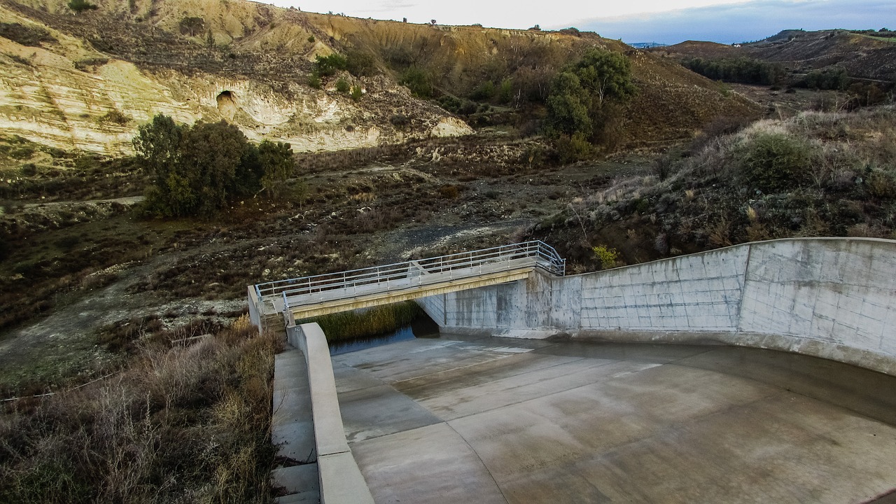 Image - dam overflow landscape valley