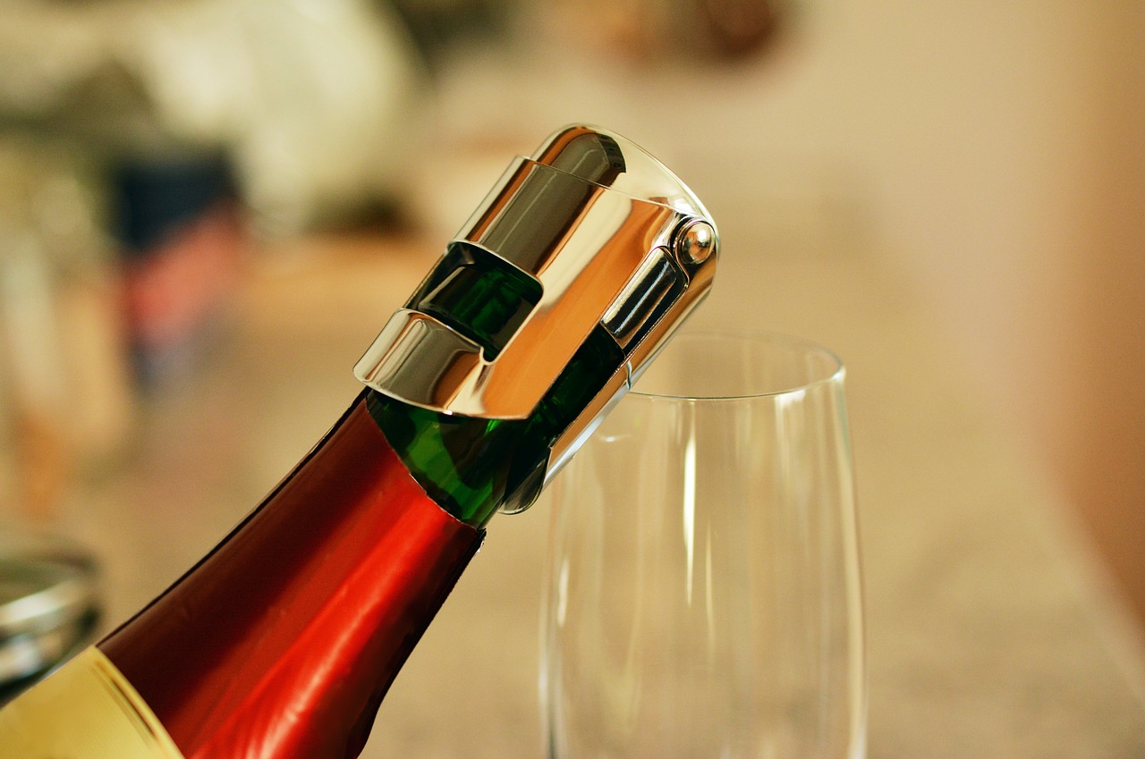 Image - bottle of sparkling wine bottleneck