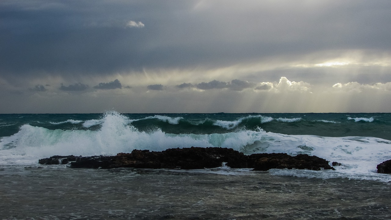 Image - wave smashing wind storm sea