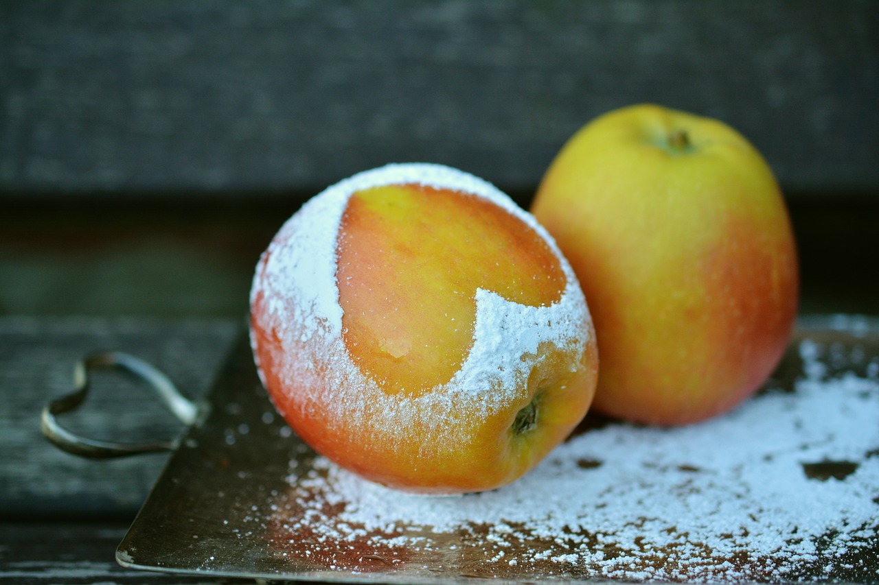 Image - apple heart icing sugar symbol