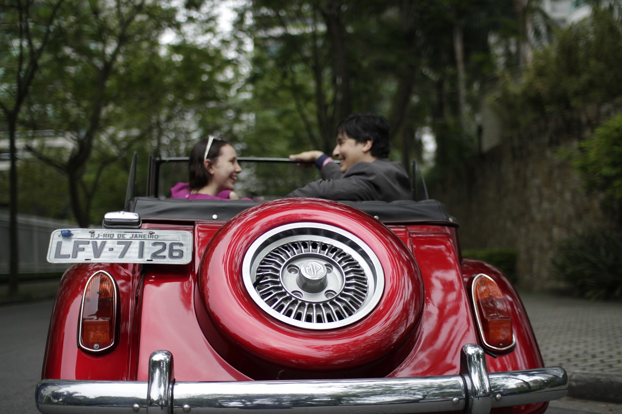 Image - old timer cabriolet couple