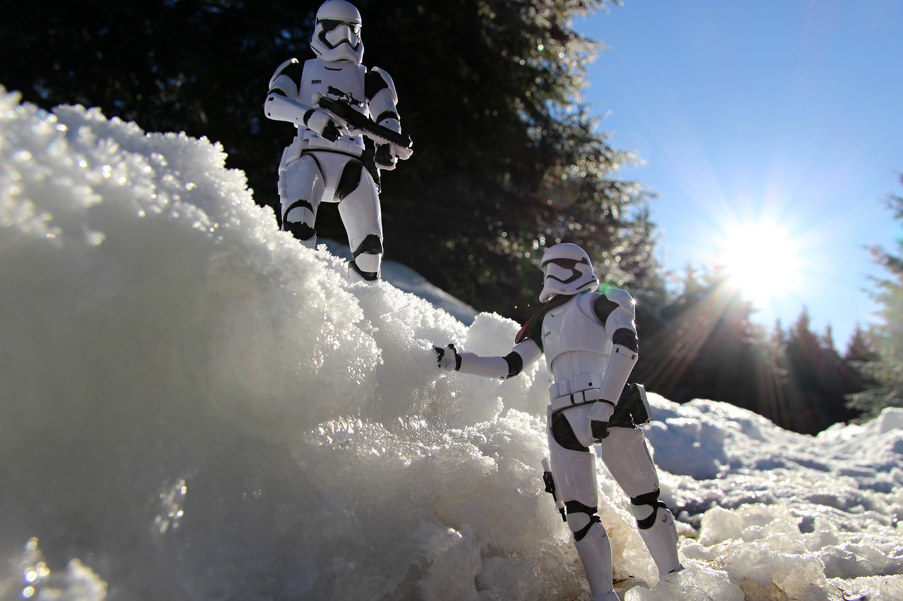 Image - star wars fi gures snow trees