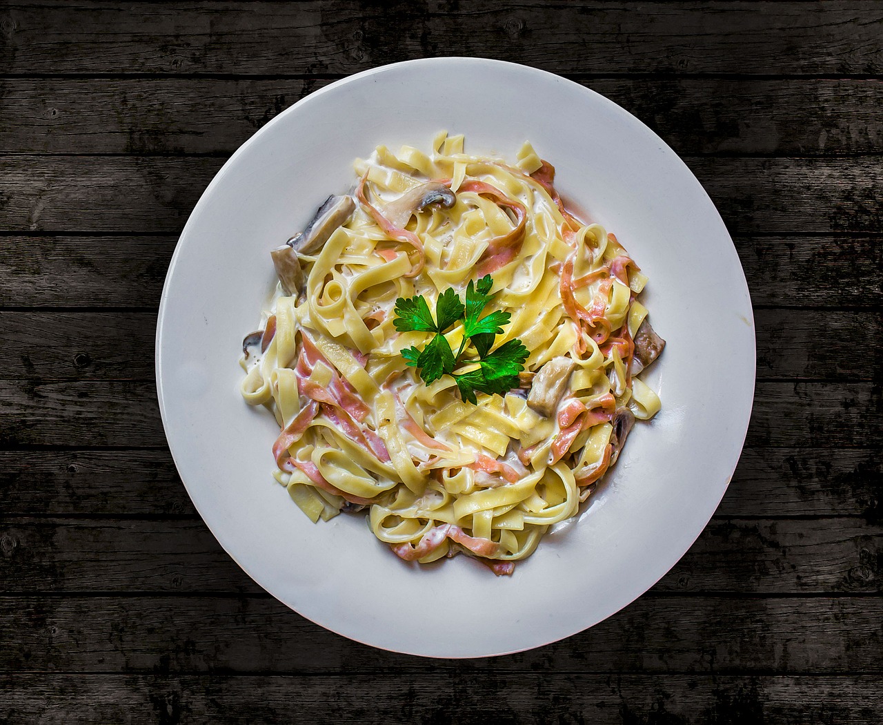 Image - carbonara pasta plate top view